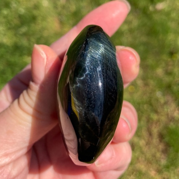 Large Blue tigers eye palm stone - Picture 4 of 6